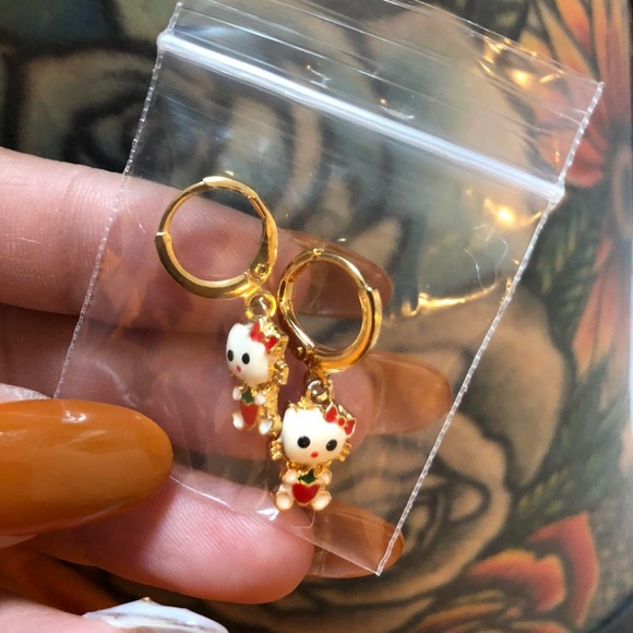 Jewelry - Cute Gold and White Cat Earrings